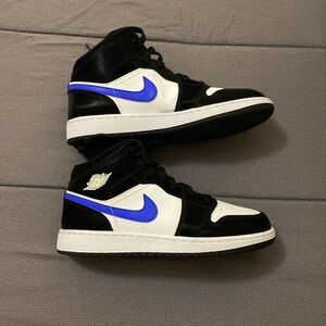 Jordan Men's Black and Blue Sneakers
